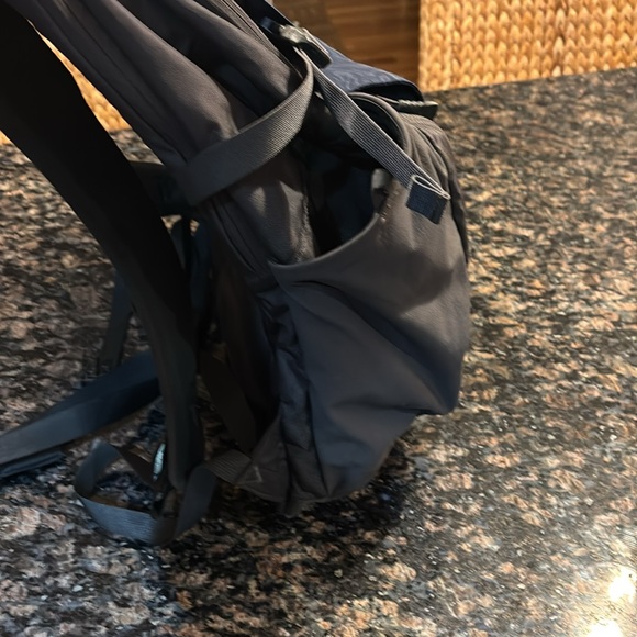 The North Face Router Transit backpack - Picture 8 of 16